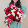 Букет красных и белых роз 51 шт