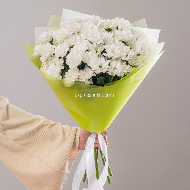 Букет из 7 белых кустовых хризантем